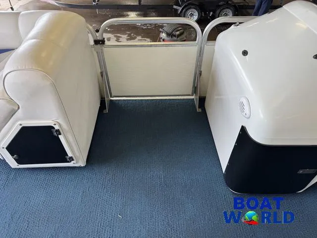 Slide: The Image of Weeres Sundeck 220 Pontoon 2006 - 15