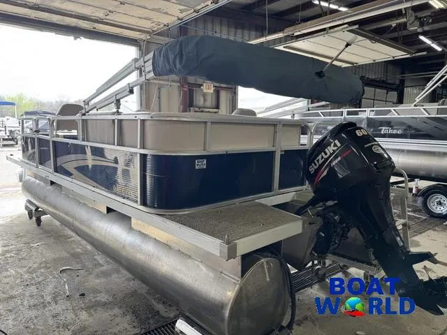 Slide: The Image of 2012 Weeres Cadet 200 Pontoon with Suzuki motor in a boat showroom. - 35