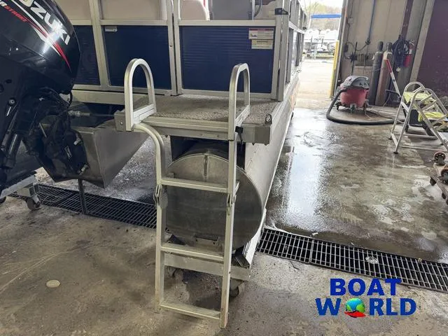 Slide: The Image of 2012 Weeres Cadet 200 Pontoon with ladder, displayed at Boat World showroom. - 42