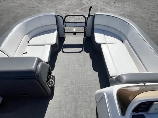 Slide: The Image of Interior of 2021 Manitou 23 Aurora LE VP pontoon boat with spacious seating. - 11