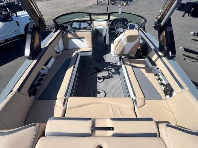 Slide: The Image of MasterCraft XStar 2022 - 19