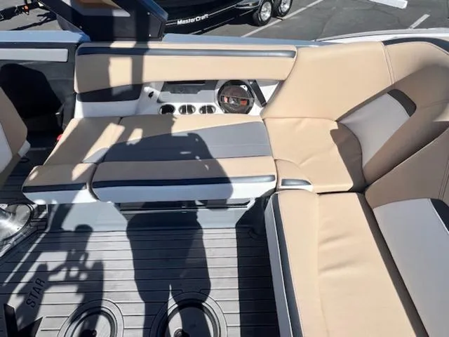 Slide: The Image of MasterCraft XStar 2022 - 25