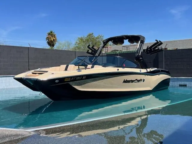 Slide: The Image of MasterCraft X24 2024 - 1