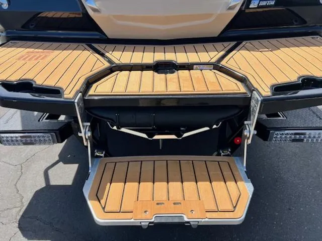 Slide: The Image of MasterCraft X24 2024 - 10