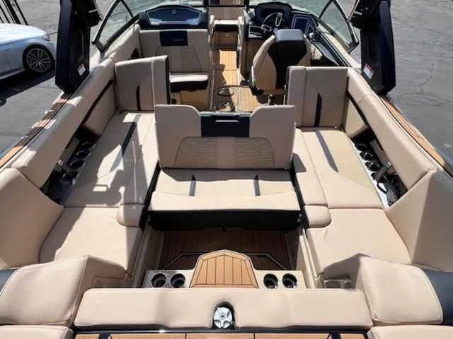 Slide: The Image of MasterCraft X24 2024 - 14