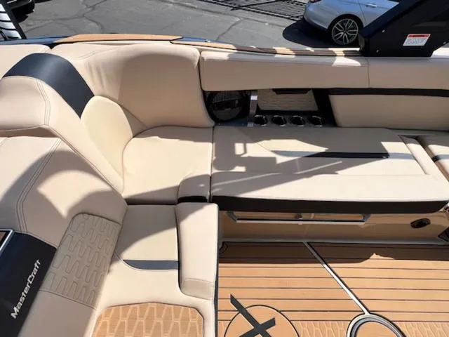 Slide: The Image of MasterCraft X24 2024 - 17