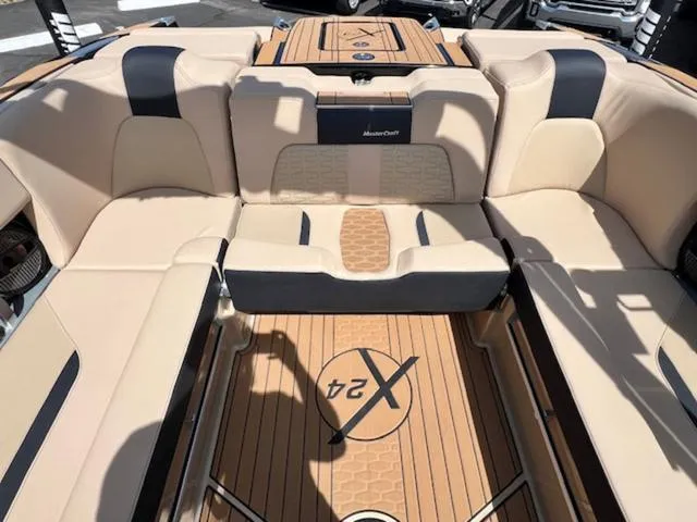 Slide: The Image of MasterCraft X24 2024 - 18