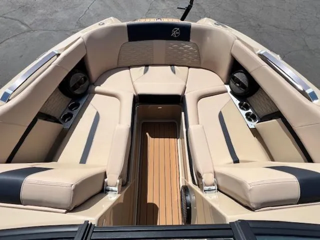 Slide: The Image of MasterCraft X24 2024 - 20