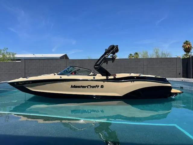 Slide: The Image of MasterCraft X24 2024 - 25