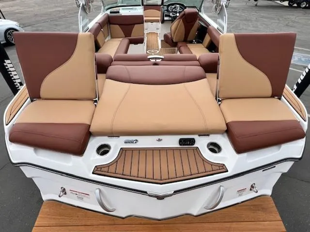 Slide: The Image of MasterCraft XT22 2019 - 10