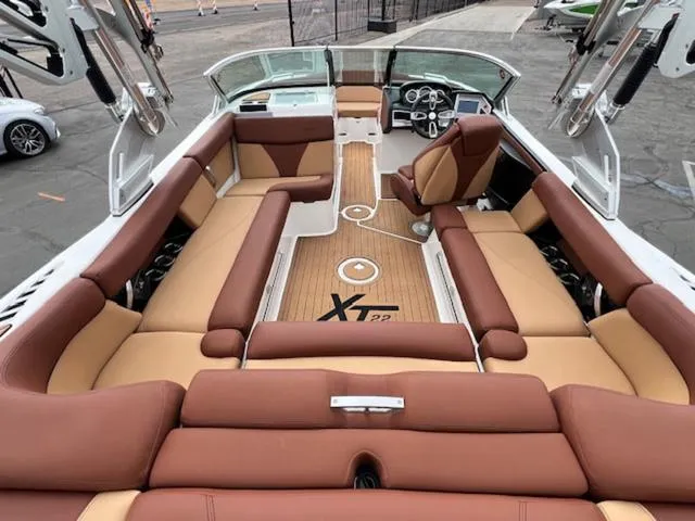 Slide: The Image of MasterCraft XT22 2019 - 11