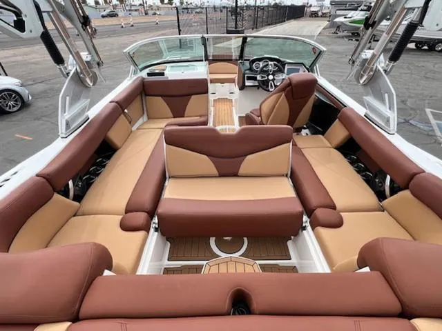 Slide: The Image of MasterCraft XT22 2019 - 12