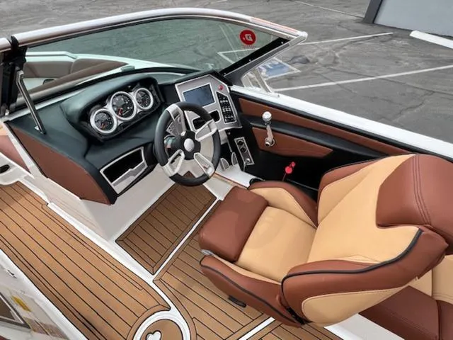 Slide: The Image of MasterCraft XT22 2019 - 13