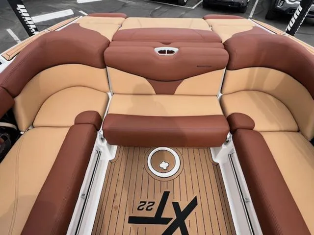 Slide: The Image of MasterCraft XT22 2019 - 16