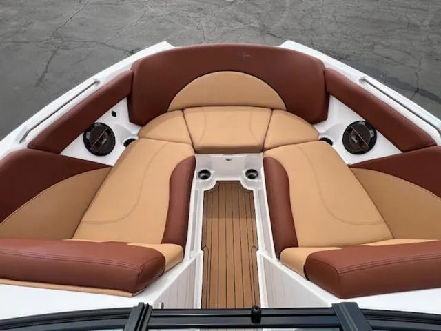 Slide: The Image of MasterCraft XT22 2019 - 19