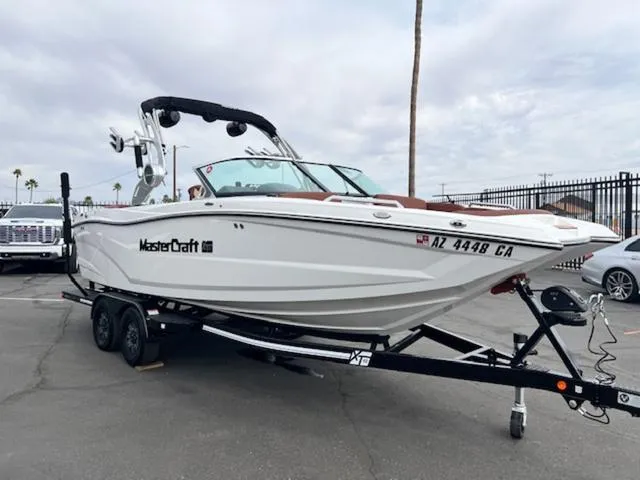 Slide: The Image of MasterCraft XT22 2019 - 4