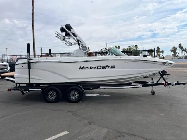 Slide: The Image of MasterCraft XT22 2019 - 5