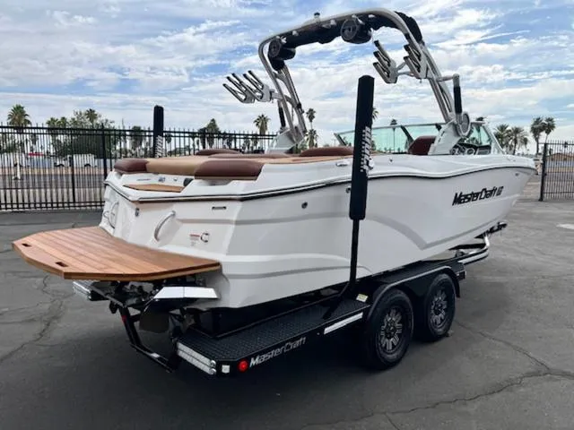 Slide: The Image of MasterCraft XT22 2019 - 6