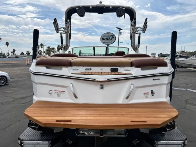 Slide: The Image of MasterCraft XT22 2019 - 7