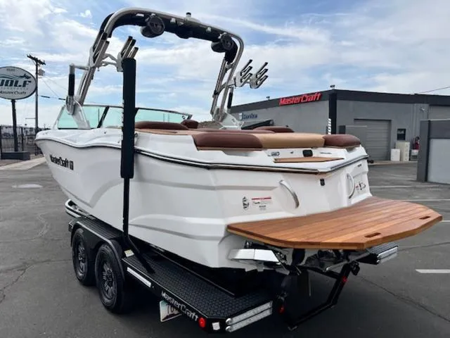 Slide: The Image of MasterCraft XT22 2019 - 8