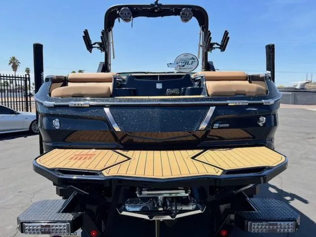 Slide: The Image of MasterCraft X24 2022 - 15