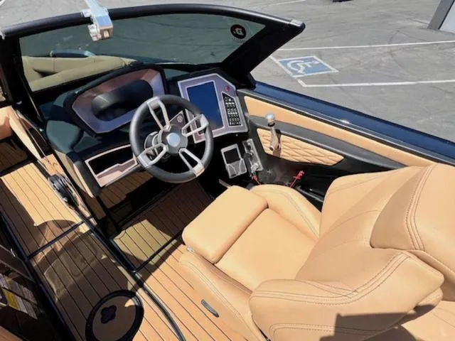 Slide: The Image of MasterCraft X24 2022 - 19