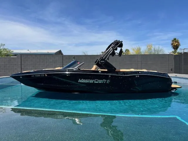 Slide: The Image of MasterCraft X24 2022 - 8