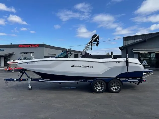 The Image of MasterCraft NXT24 2023 - 1