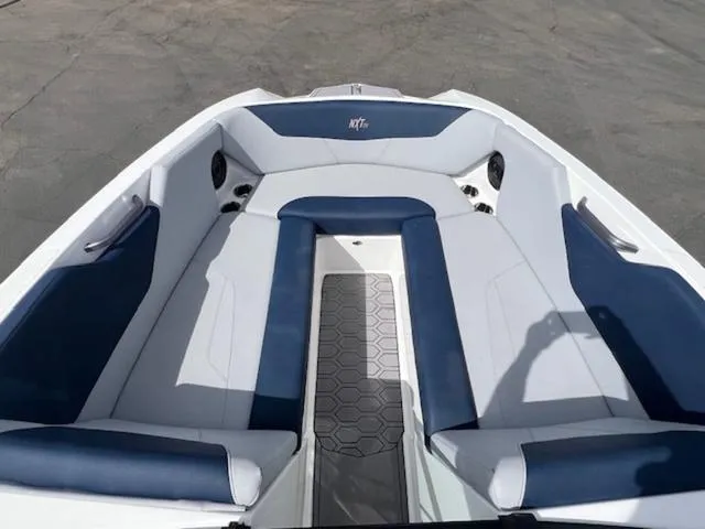 Slide: The Image of MasterCraft NXT24 2023 - 16