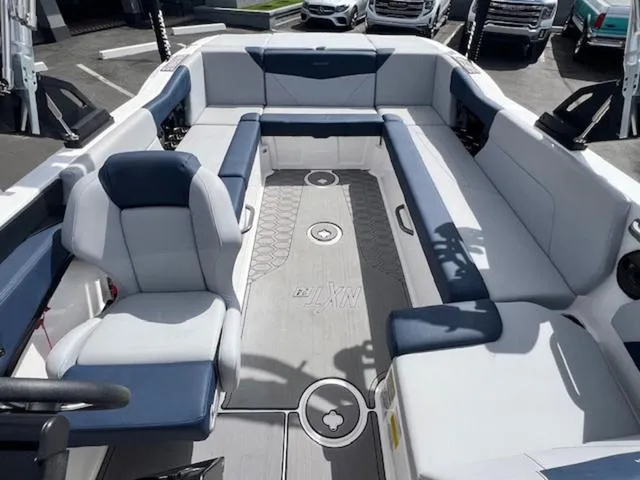 Slide: The Image of MasterCraft NXT24 2023 - 17