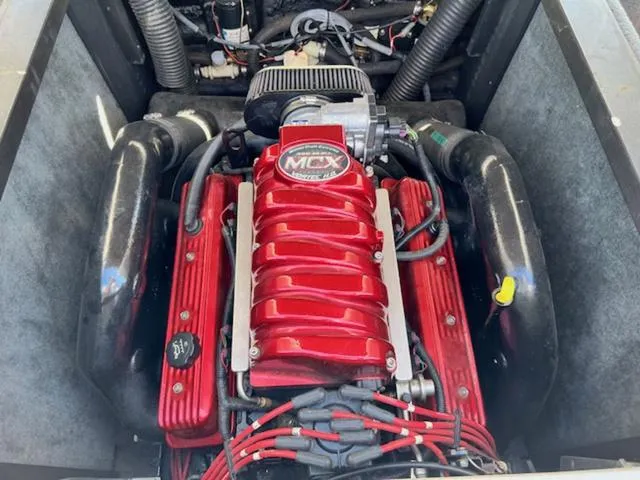 Slide: The Image of 2006 MasterCraft X30 engine with red cover and MCX branding. - 20