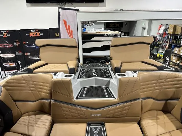 Slide: The Image of Tigé Ultré 23ZX 2025 - 11