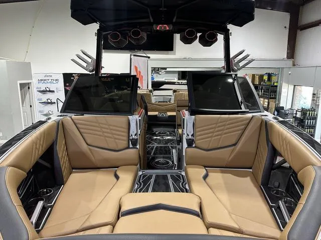 Slide: The Image of Tigé Ultré 23ZX 2025 - 13