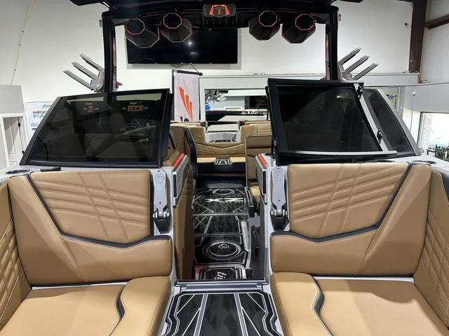 Slide: The Image of Tigé Ultré 23ZX 2025 - 14