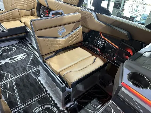 Slide: The Image of Tigé Ultré 23ZX 2025 - 18