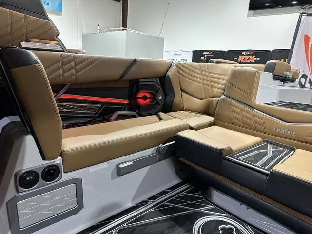 Slide: The Image of Tigé Ultré 23ZX 2025 - 22