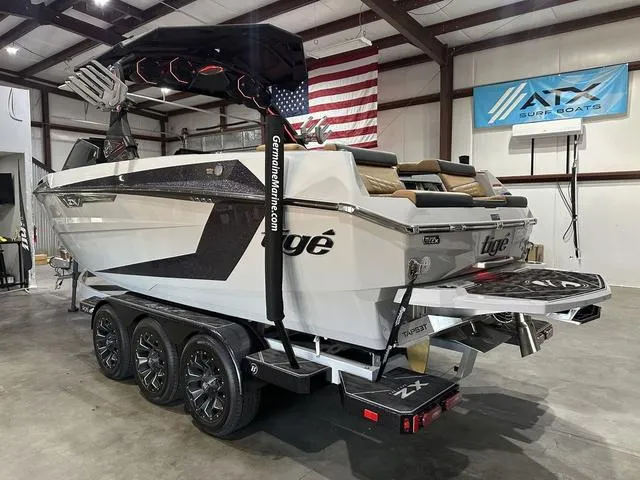 Slide: The Image of Tigé Ultré 23ZX 2025 - 3