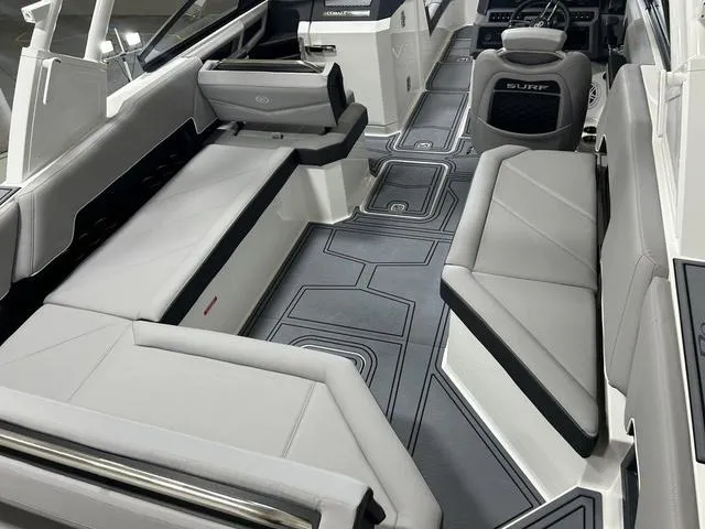 Slide: The Image of Cobalt R8 Surf 2025 - 10