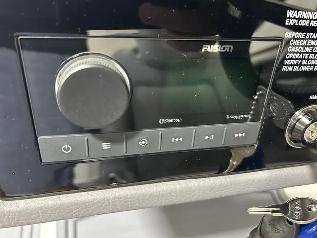 Slide: The Image of Cobalt R8 Surf 2025 - 12