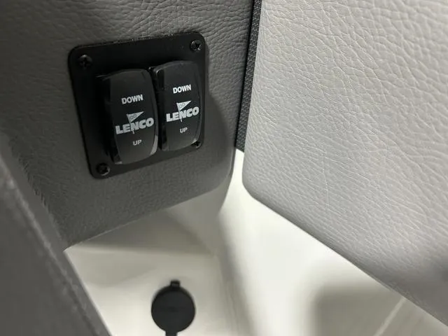 Slide: The Image of Cobalt R8 Surf 2025 - 14