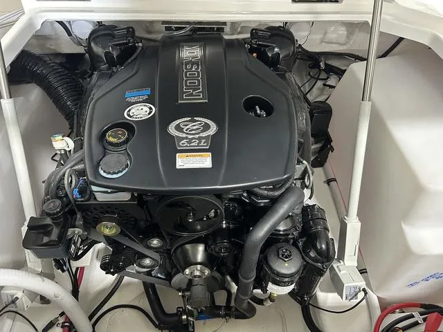 Slide: The Image of Cobalt R8 Surf 2025 - 19