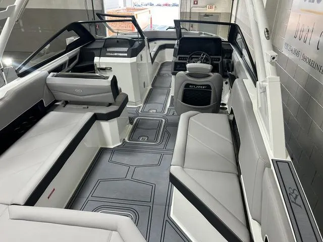 Slide: The Image of Cobalt R8 Surf 2025 - 22