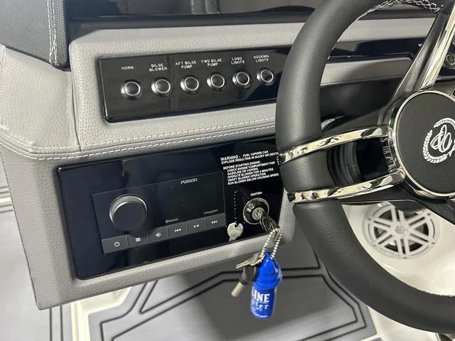 Slide: The Image of Cobalt R8 Surf 2025 - 24