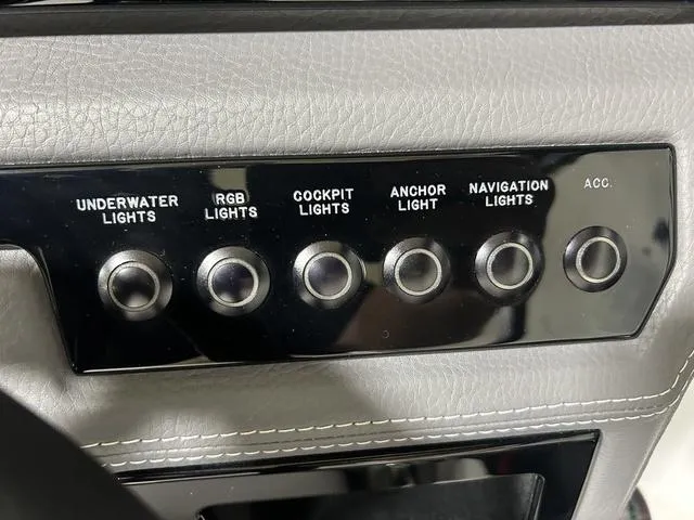 Slide: The Image of Cobalt R8 Surf 2025 - 25