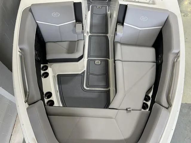 Slide: The Image of Cobalt R8 Surf 2025 - 30