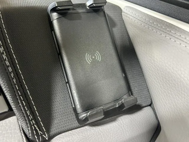 Slide: The Image of Cobalt R8 Surf 2025 - 32