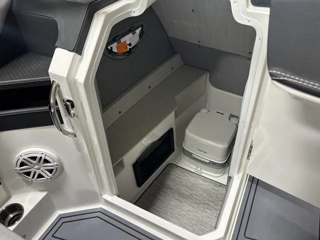 Slide: The Image of Cobalt R8 Surf 2025 - 36