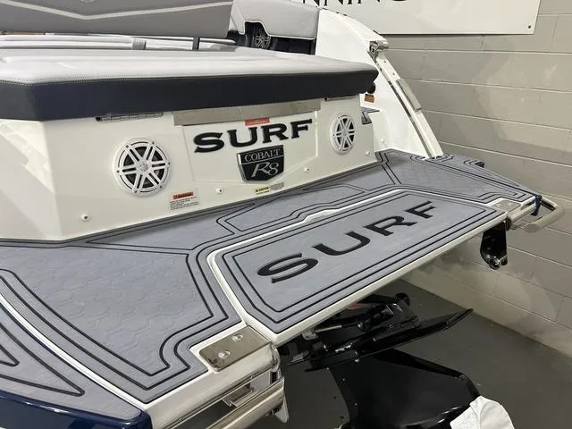 Slide: The Image of Cobalt R8 Surf 2025 - 7