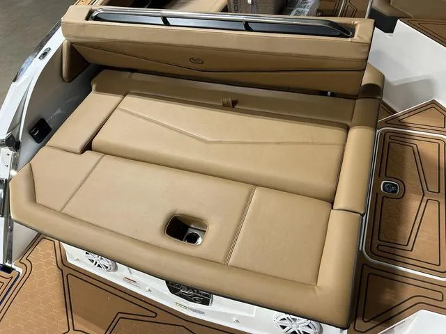 Slide: The Image of Cobalt R6 Surf 2025 - 10