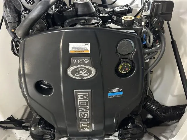 Slide: The Image of Cobalt R6 Surf 2025 - 30